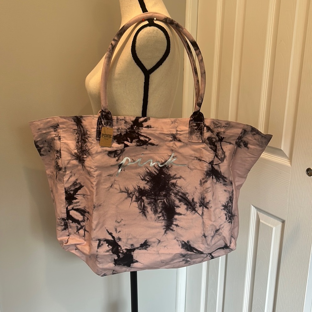 Victoria’s secret’s Pink oversized bag